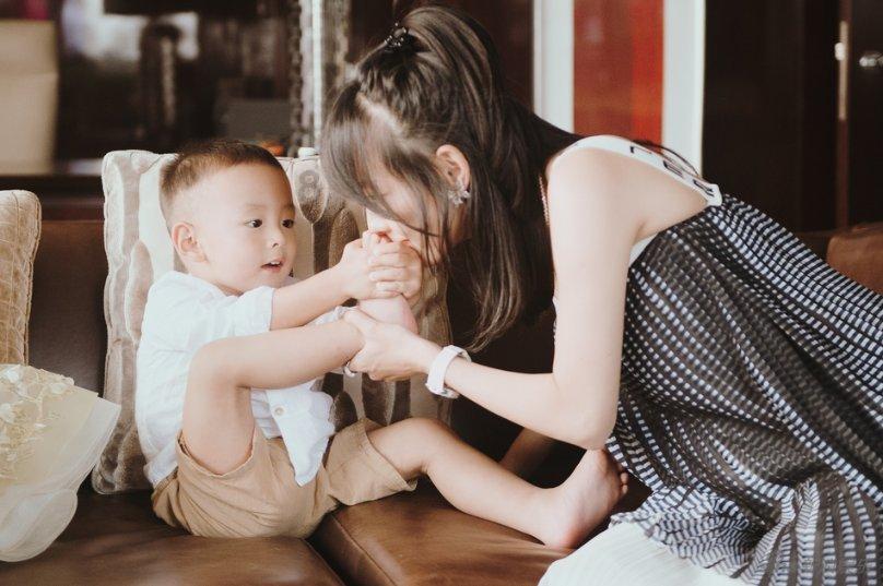 不老男神林依轮为老婆庆生,甜蜜爆棚!一家人其乐融融太温馨了!